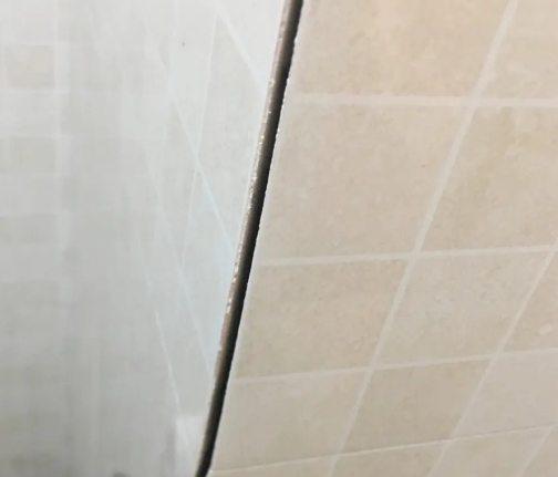 东营市瓷砖空鼓维修公司分享阳台瓷砖脱落的修复过程可以分为以下几个步骤